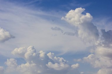 Mavi gökyüzü ve bulut