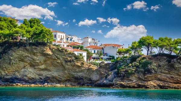 Skiathos stadt auf skiathos insel, griechenland. — Stockfoto