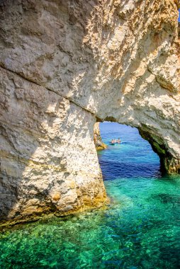 Yunanistan 'ın Zakynthos adasındaki mavi mağaralar. 