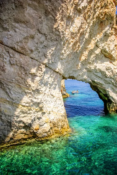Cuevas azules en la isla de Zakynthos, Grecia. — Foto de Stock