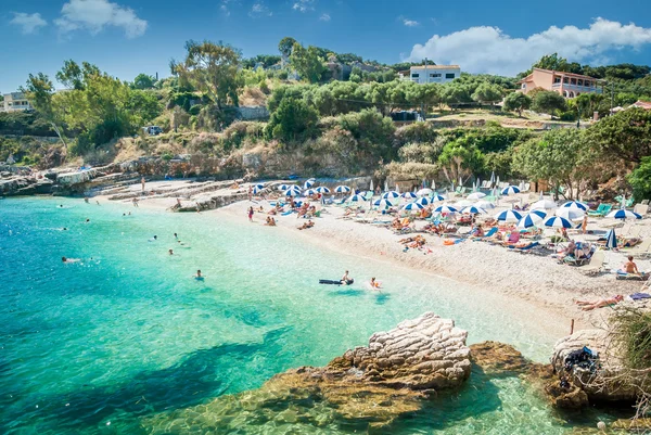 Kassiopi Beach, eiland Corfu, Griekenland. — Stockfoto
