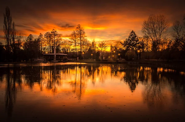 Spectacular sunset with clouds in the sky. — Stock Photo, Image