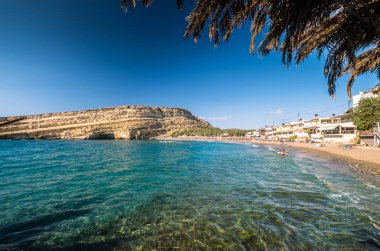 Matala beach adada Crete, Yunanistan