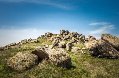 Romanya 'nın Tulcea ilinin Dobrogea ilçesinde kayalık oluşumlar