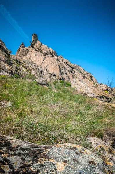 Klippformationer i Dobrogea, Tulcea County, Rumänien — Stockfoto