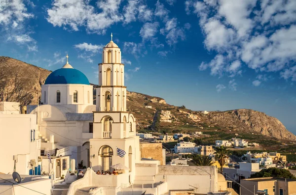 Günbatımı üzerinde Pyrgos, Santorini Island, Yunanistan