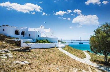 Geleneksel beyaz monastiri Paros Island, Yunanistan