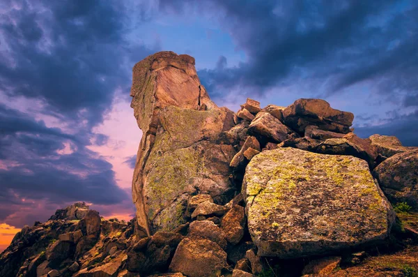 Dobrogean 스핑크스입니다. 바위 대형 Dobrogea, 툴 체 아 국가에 — 스톡 사진