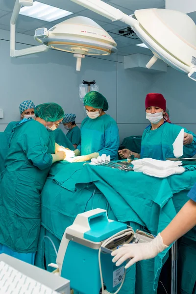 Baku, Azerbaijan- May 2016. Surgical team performing surgery operation, cesarean section. Gynecologists and midwifes giving birth. Maternity ward. Infant in maternity hospital — Stock Photo, Image