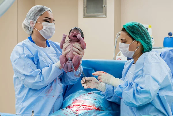 Surgical team performing surgery operation. Doctor  performing s — Stock Photo, Image