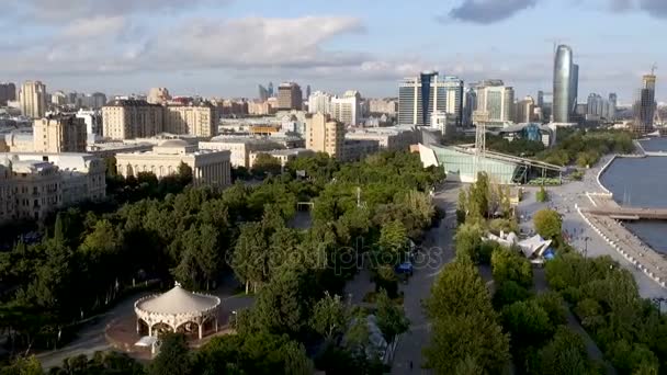 Letecký Pohled Pobřeží Baku Řadou Moderních Výškových Budov Baku Hlavní — Stock video