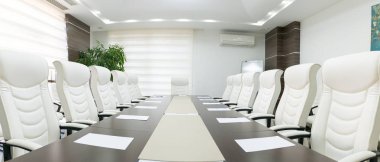 Boş modern toplantı salonu