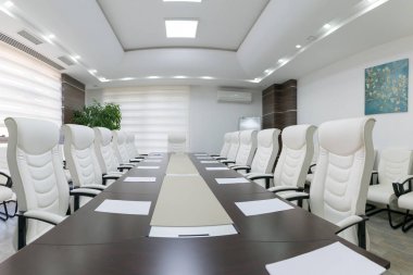 Boş modern toplantı salonu