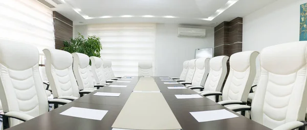 Boş modern toplantı salonu
