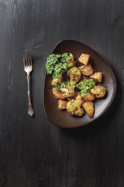 Geleneksel Hint Aloo Gobi balık patates, karnabahar ve s