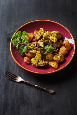 Geleneksel Hint Aloo Gobi balık patates, karnabahar ve s