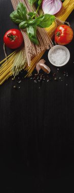 Bolognese makarna yemek pişirmek için malzemeler. Spagetti, Parmesan che