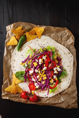 Taco ya da börek yapımı için malzemeler. Taze organik sebze