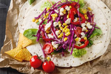 Taco ya da börek yapımı için malzemeler. Taze organik sebze