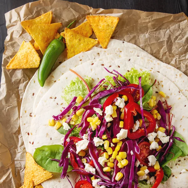 Ingredientes para hacer tacos o burritos. Hortalizas frescas ecológicas —  Fotos de Stock