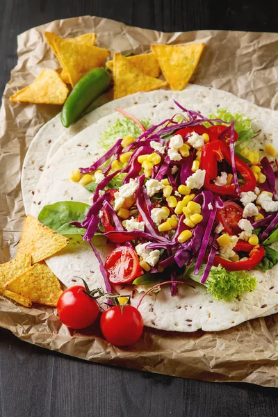 Ingredientes para hacer tacos o burritos. Hortalizas frescas ecológicas —  Fotos de Stock