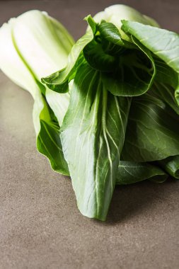 Çin lahanası, Bok Choy, rustik arka plan üzerinde havai çekim