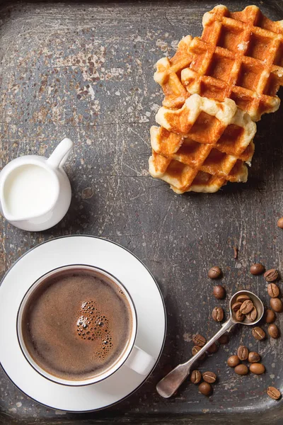 Homemade belgian waffles, white ceramic cup of coffee, milk, tea — Stock Photo, Image