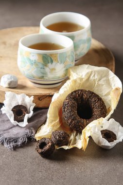 Porselen Çin bardak, çelik çay kaşığı. Siyah, yeşil, puerh, ool