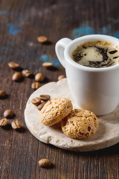 Italian homemade espresso coffee in a white mug. Dark background — Stock Photo, Image