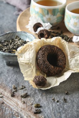 Porselen Çin bardak, çelik çay kaşığı. Siyah, yeşil, puerh, ool