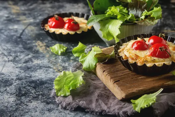 Tomaat quiche met wijn, het nationale voorschrift Frankrijk. — Stockfoto