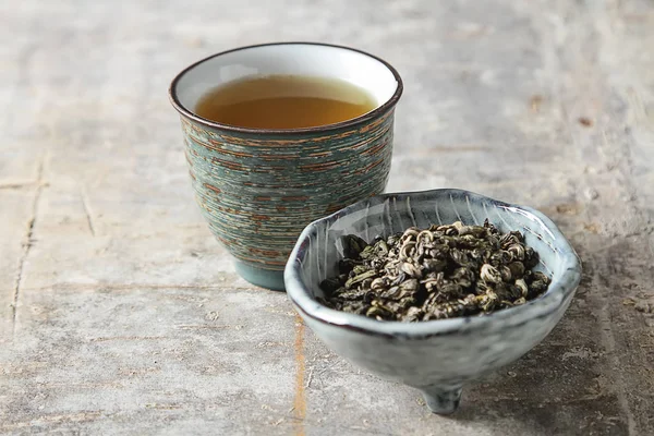 Porselen Çin bardak, çelik çay kaşığı. Siyah, yeşil, puerh, ool