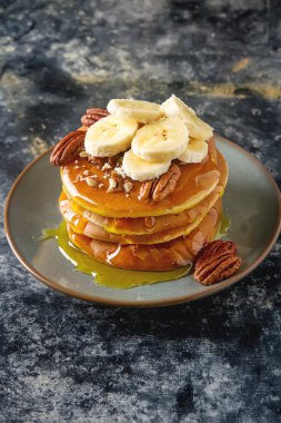 Aperatif bir parti, tortilla cips, cips soslar: 