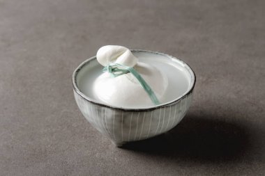 Aperatif bir parti, tortilla cips, cips soslar: 