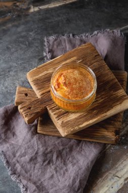 Aperatif bir parti, tortilla cips, cips soslar: 