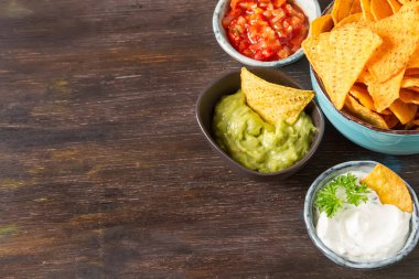 Aperatif bir parti, bir tortilla cips, cips Soslar: sa