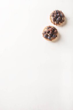 Limon tartı, pasta, taze yaban mersini ile tart ve hatlarının süt