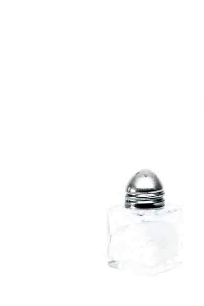 Merisuola valkoisella eristetyllä pohjalla — kuvapankkivalokuva