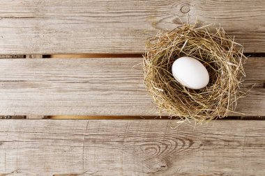 Paskalya Paskalya yumurtaları ile arka plan. Kopya alanı ile Üstten Görünüm.