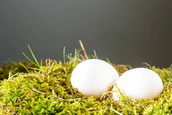 Sfondo pasquale con uova di Pasqua. copia spazio . — Foto Stock