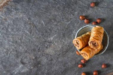 Geleneksel Doğu Arapça tatlı Baklava Türk bal ile bir
