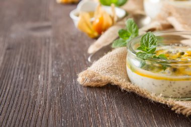 Yoğurt trapicheskim meyve, Çarkıfelek ve cape bektaşi üzümü