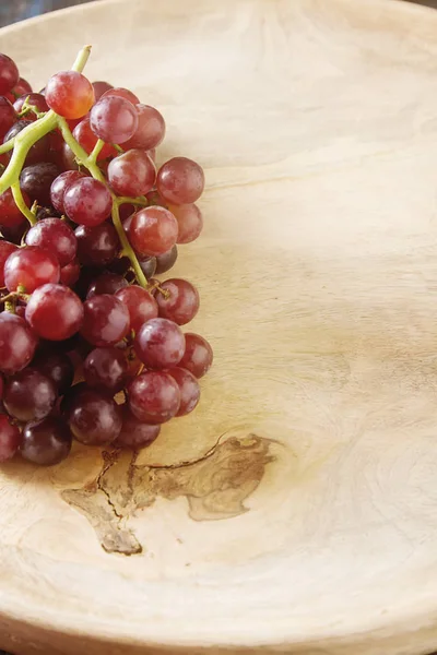 Bouquet frais de raisins noirs. Fruits d'automne. cul français et italien — Photo