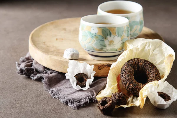 Porselen Çin bardak, çelik çay kaşığı. Siyah, yeşil, puerh, ool