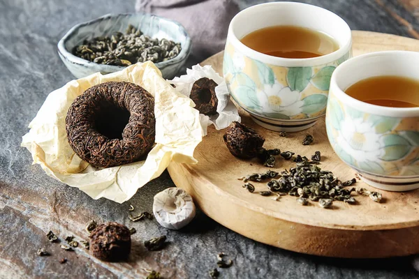 Porselen Çin bardak, çelik çay kaşığı. Siyah, yeşil, puerh, ool