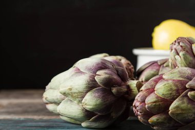 Limon ile organik enginar sökük bebek. Bir vegan gıda ve