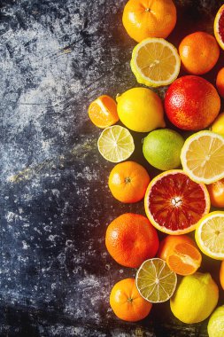 Narenciye suyu meyve ve dilimlerini portakal, greyfurt, limon, limon