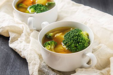 Brokoli, karnabahar ve havuç kortoshki vejetaryen çorbası.