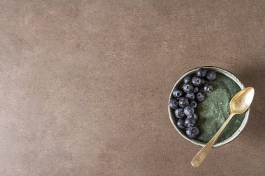 Taze sulu bluesberries spirulina smoothies cam. Simpl