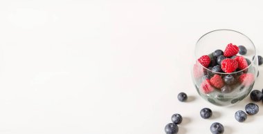 Taze sulu bluesberries spirulina smoothies cam. Simpl